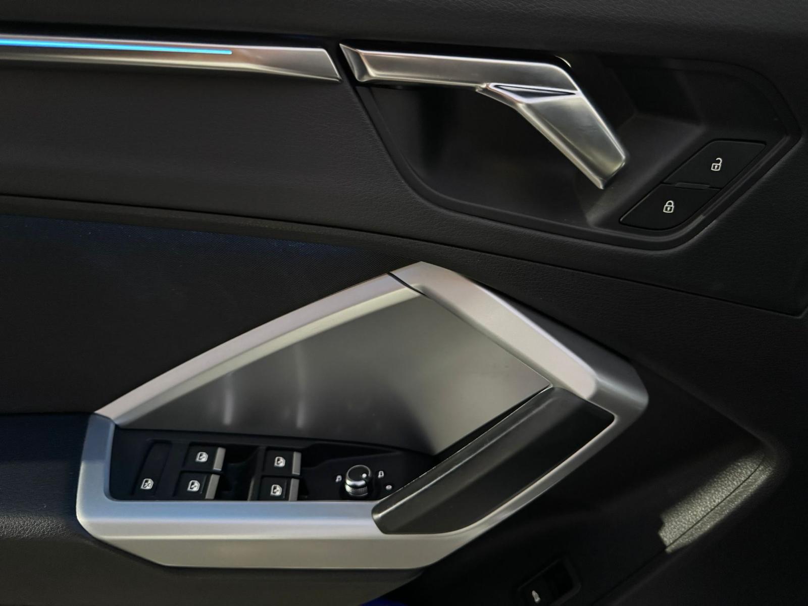 
								Audi Q3 completo									